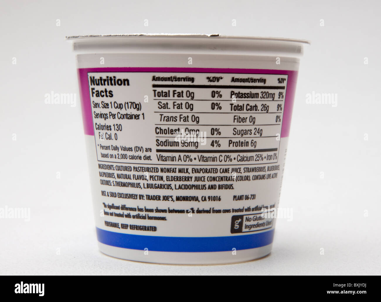 Joghurt mit 4 verschiedenen Arten von lebenden aktiven Kulturen und Probiotika. Stockfoto