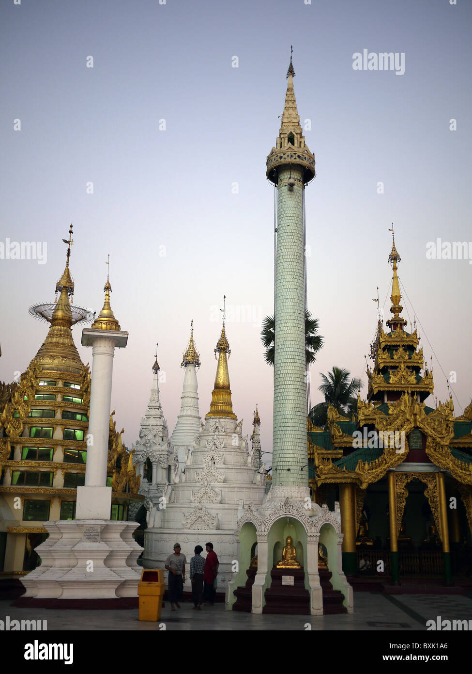 Shwedagon-Pagode bei Sonnenuntergang Rangun, Yangon, Birma, Myanmar Stockfoto