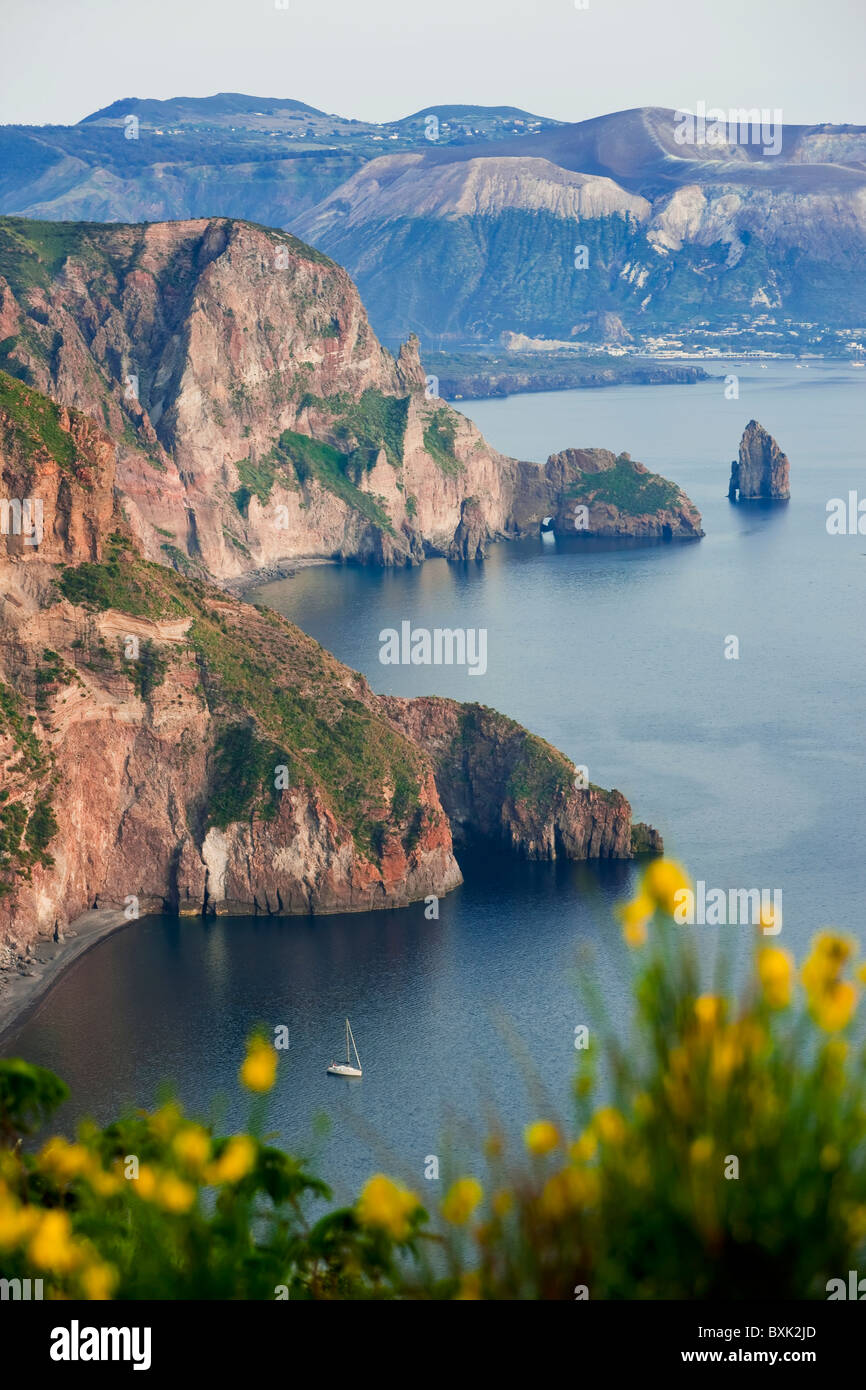 Blick auf die Insel Vulcano von Quattrocchi, Lipari Island, Sizilien, Italien Stockfoto