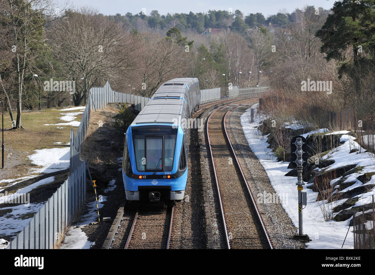 U-Bahn-Zug kommend in Richtung der Kamera. Stockfoto