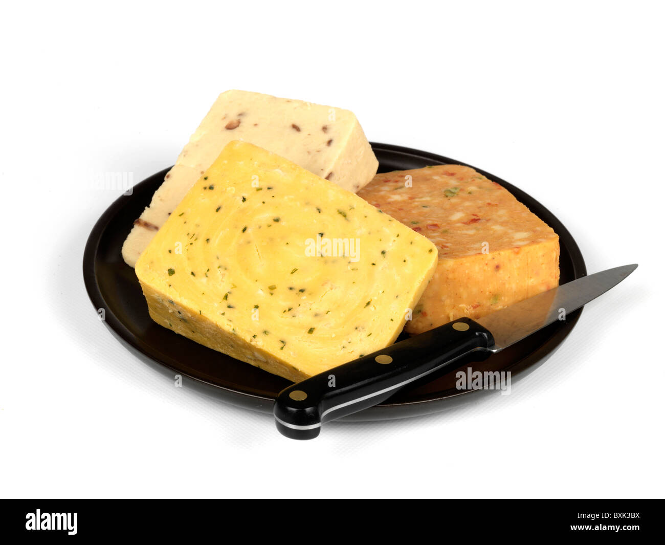 Auswahl der Spezialist Gewürze Käse serviert auf einem Teller isoliert weißer Hintergrund ohne Menschen und einen Freistellungspfad Stockfoto