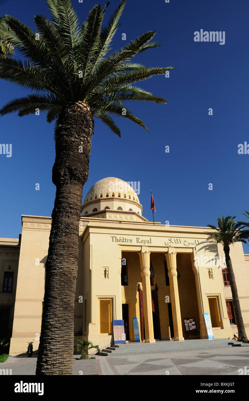 Fassade des Theatre Royal mit Palm im Bereich Gueliz Marrakech Stockfoto