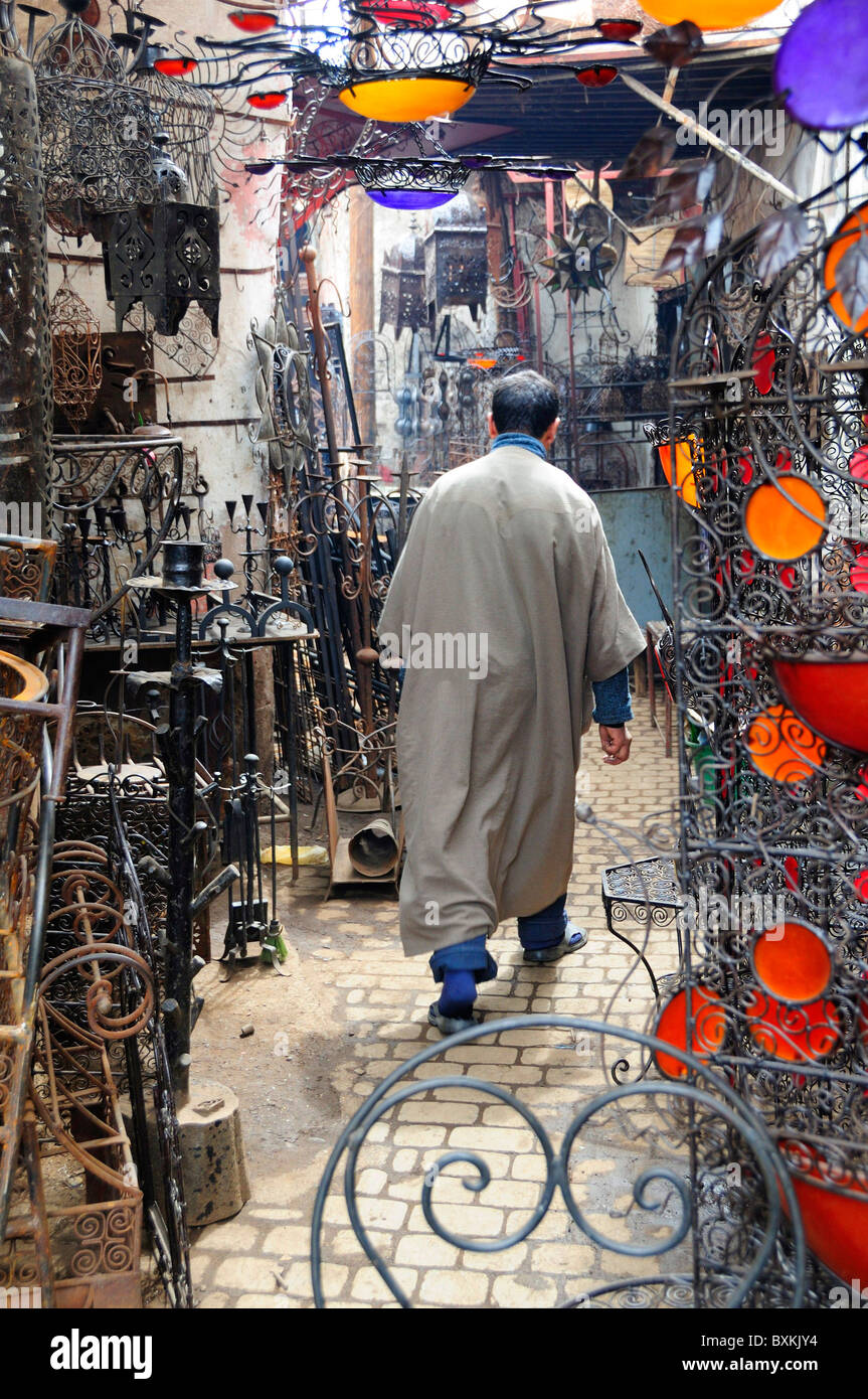 Schmiedearbeiten für Verkauf einen Souk Haddadine Schmiede Markt in Marrakesch Stockfoto