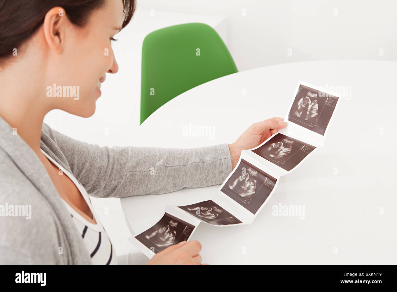 Schwangere Frau mit Baby-scan Stockfoto