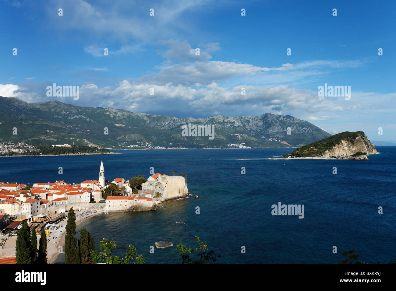 Bell Tower, Sveti Ivana Kathedrale, Stadtansicht, Budva, Montenegro Stockfoto