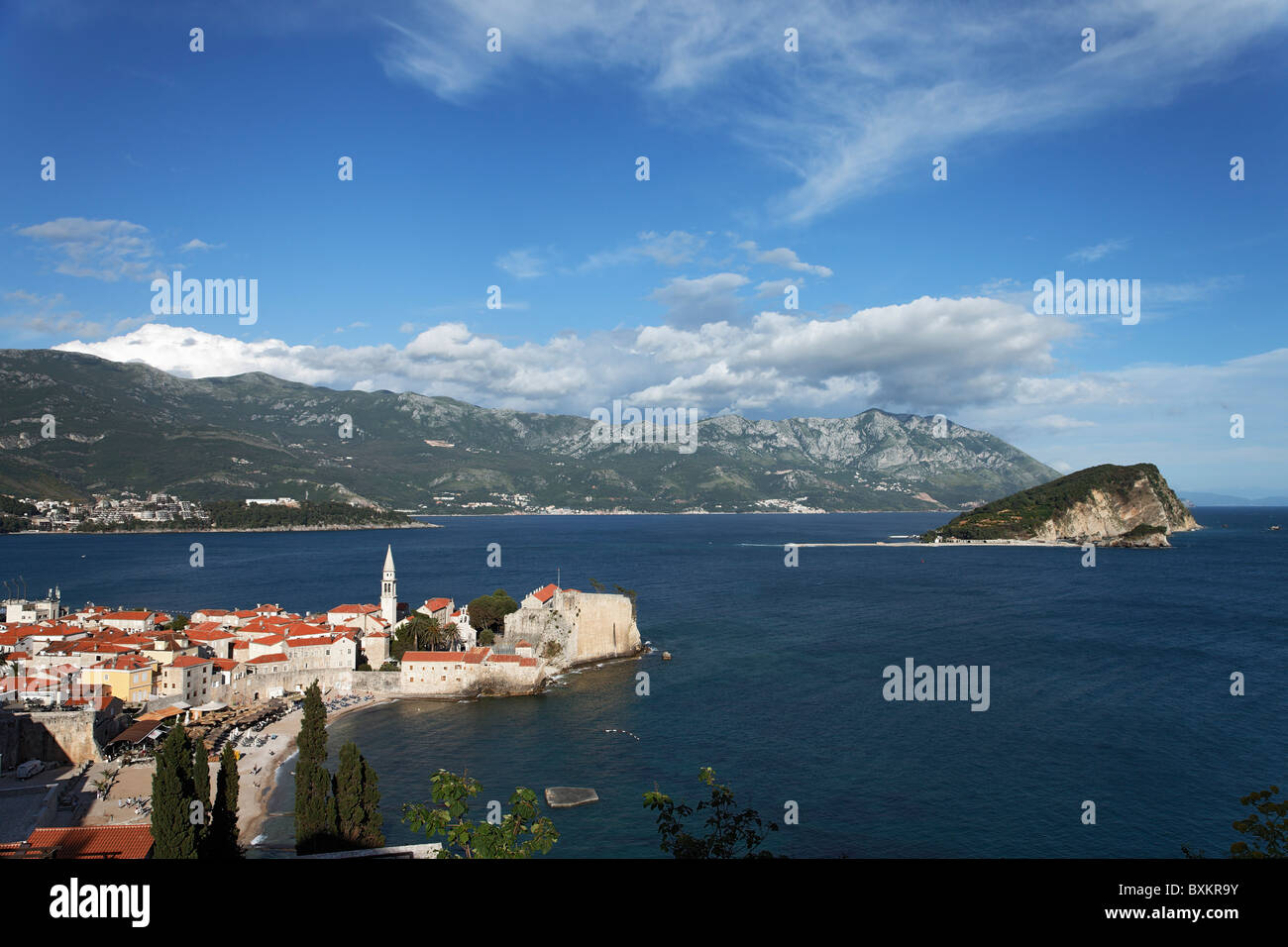 Bell Tower, Sveti Ivana Kathedrale, Stadtansicht, Budva, Montenegro Stockfoto