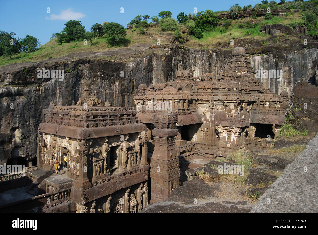 Höhle 16. Kailasa-Tempel. Ansicht von oben zeigt Rang Mahal und Shikhara. Ellora Höhlen, Aurangabad, Maharashtra, Indien. Stockfoto