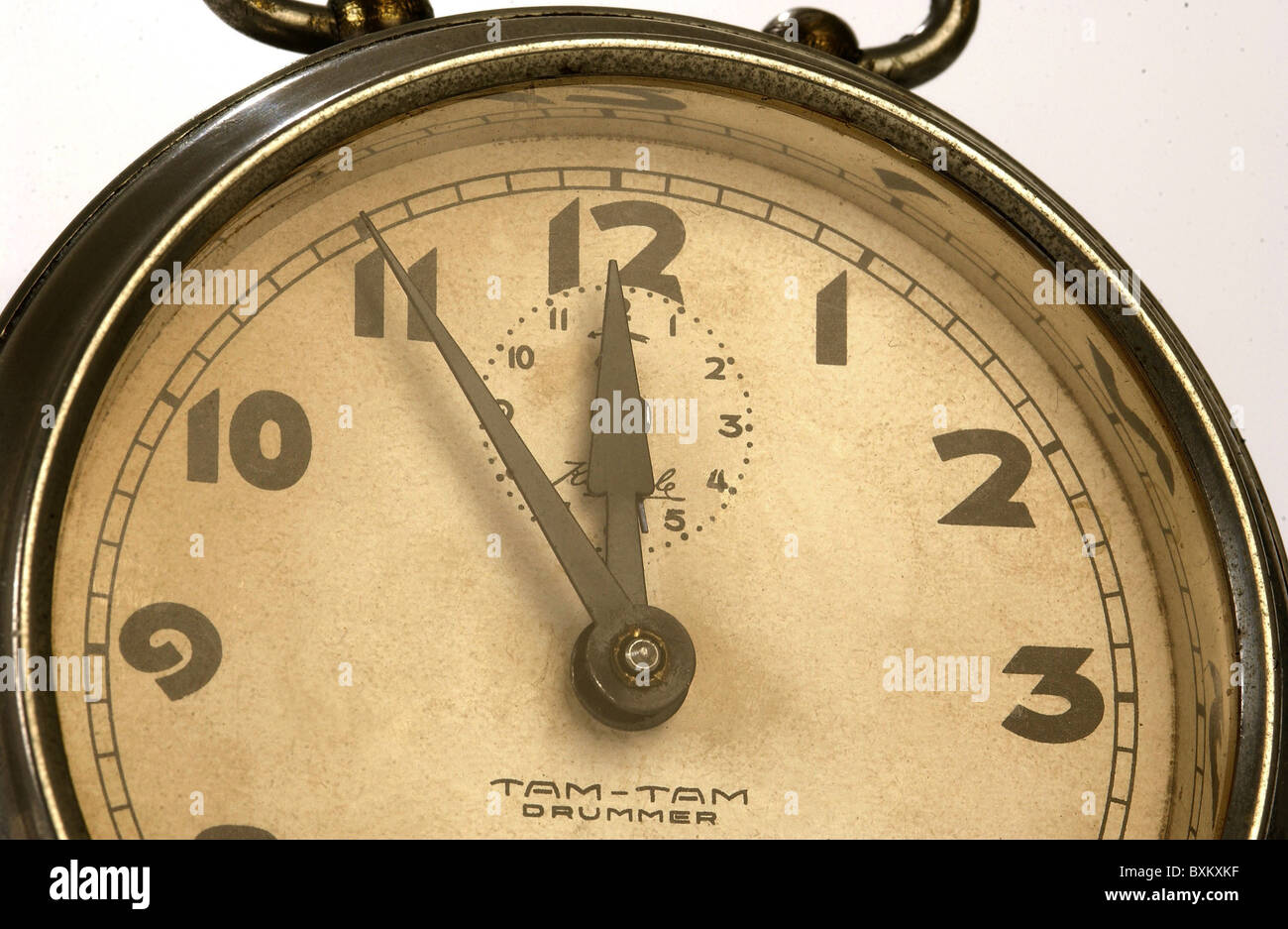 Uhr, Uhr, Wecker der Firma Wecker, fünf vor zwölf, Symbolbild, Deutschland, um 1930, Zusatz-Rechteklärung-nicht lieferbar Stockfoto