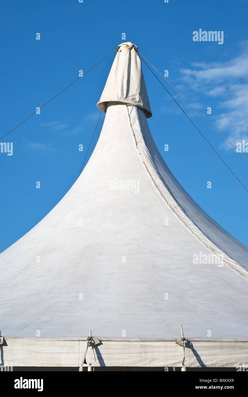 Zirkuszelt als Phallus-Symbol Stockfoto