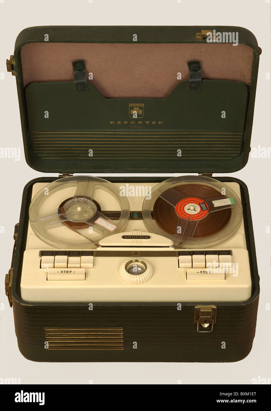 Tape recorder 1950s -Fotos und -Bildmaterial in hoher Auflösung – Alamy