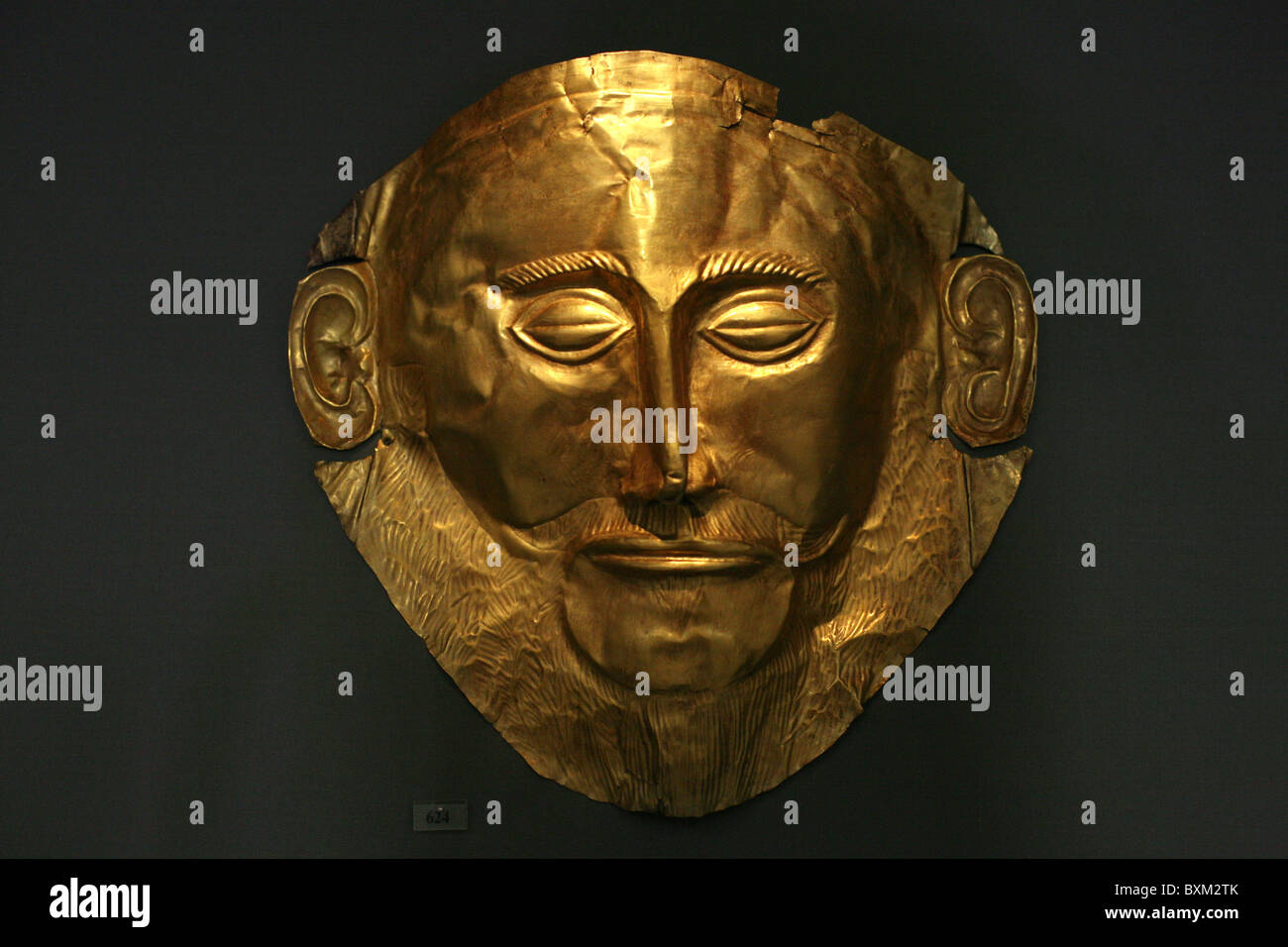 Goldene Totenmaske des Agamemnon aus Mykene im Archäologischen Nationalmuseum in Athen, Griechenland. Stockfoto