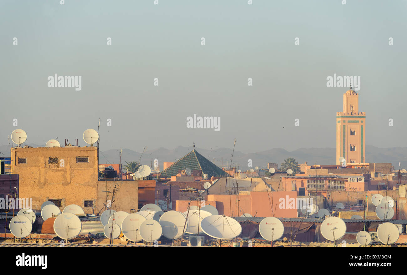 Sat-Anlagen über die Stadt Stockfoto