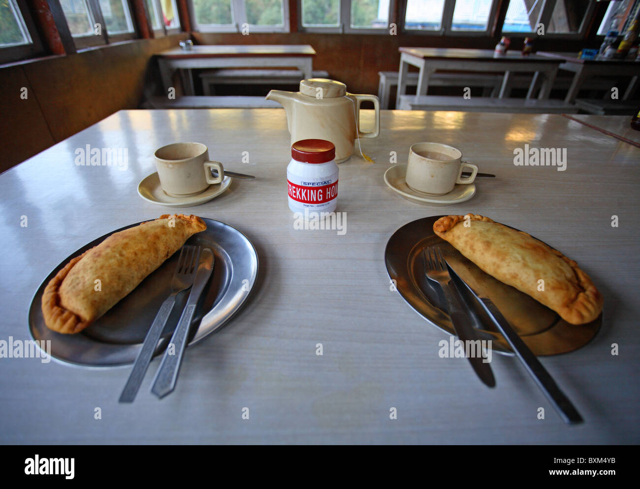 Trekker Frühstück in einem nepalesischen Gästehaus / Annapurna Gebiet Stockfoto Trekker Frühstück in einem nepalesischen Gästehaus / Annapurna Gebiet Stockfoto