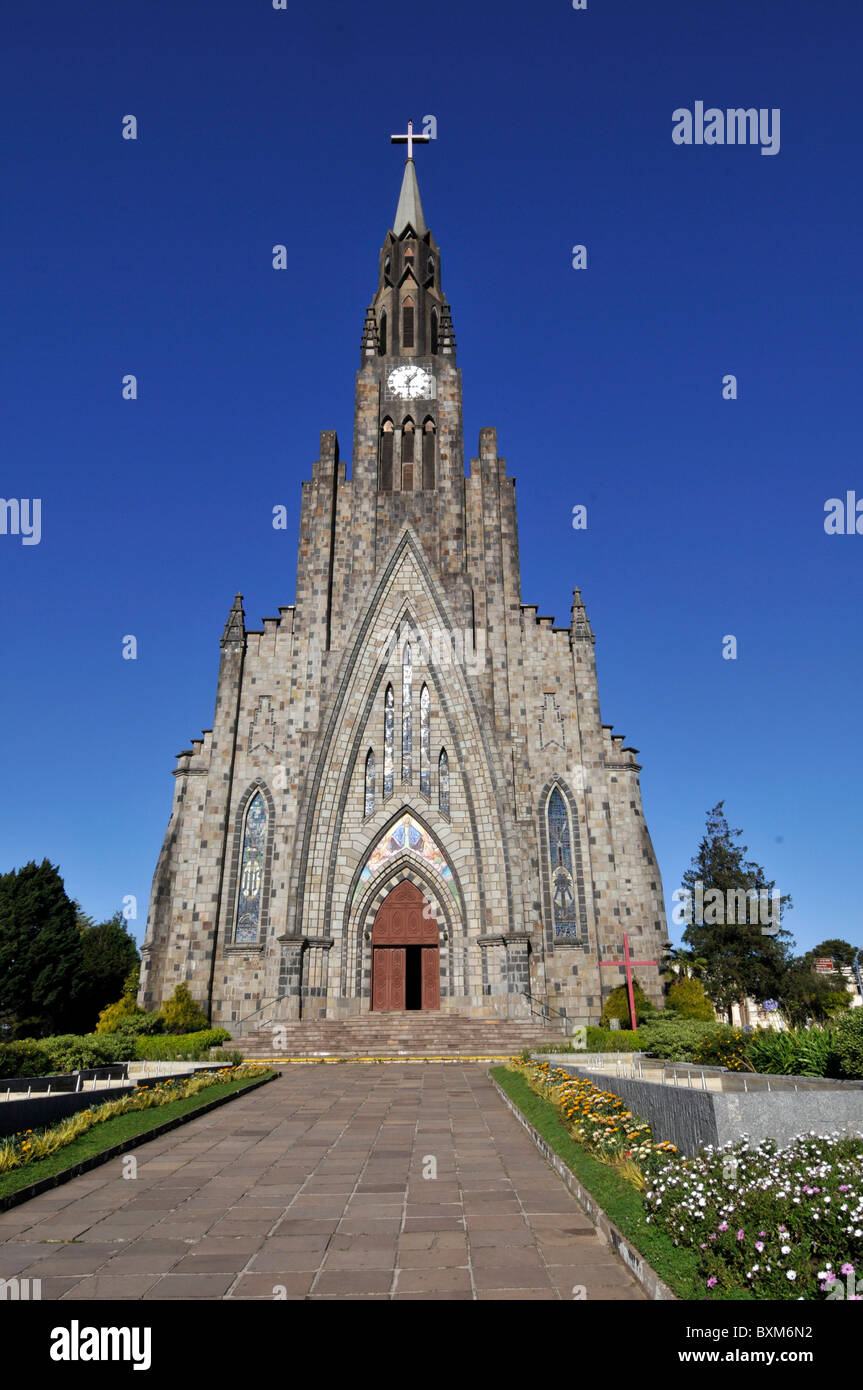 Blumen und Stein Kathedrale - Igreja de Pedra auch bekannt als Paroquia Nossa Senhora de Lourdes, Canela, Rio Grande do Sul, Brasilien Stockfoto