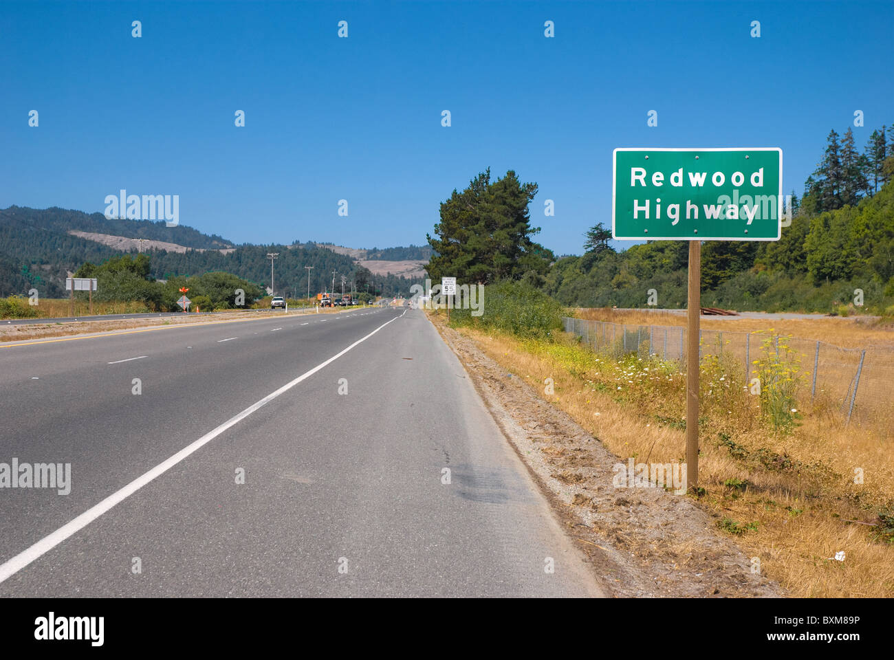 Redwood Highway Zeichen auf dem Hwy 101 in Nordkalifornien Stockfoto