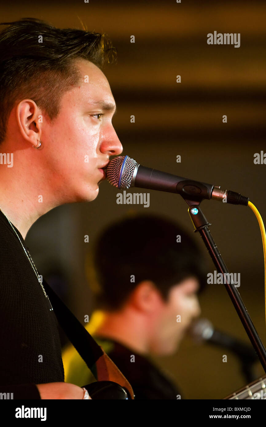 Britische Rock-Band The XX die live im Konzert Stockfoto