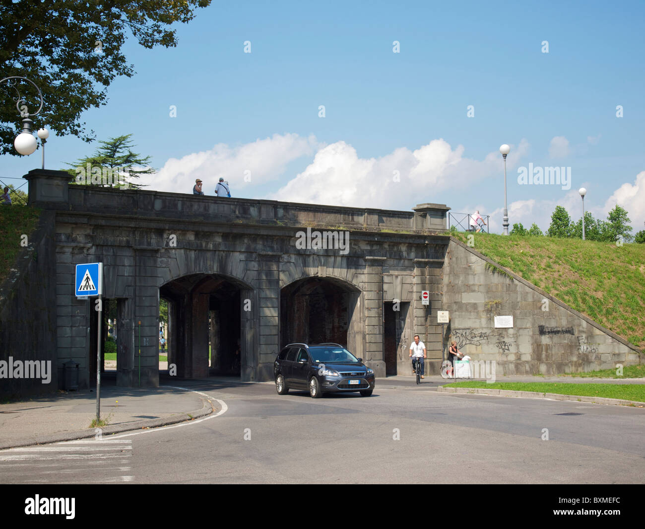 Tor in Lucca Stadt Wand, Toskana, Italien Stockfoto