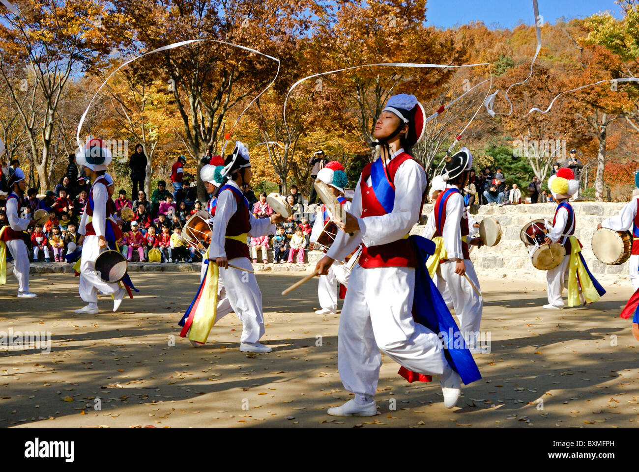 Bauern-Musik und Tanz Performance bei Korean Folk Village, South Korea Stockfoto