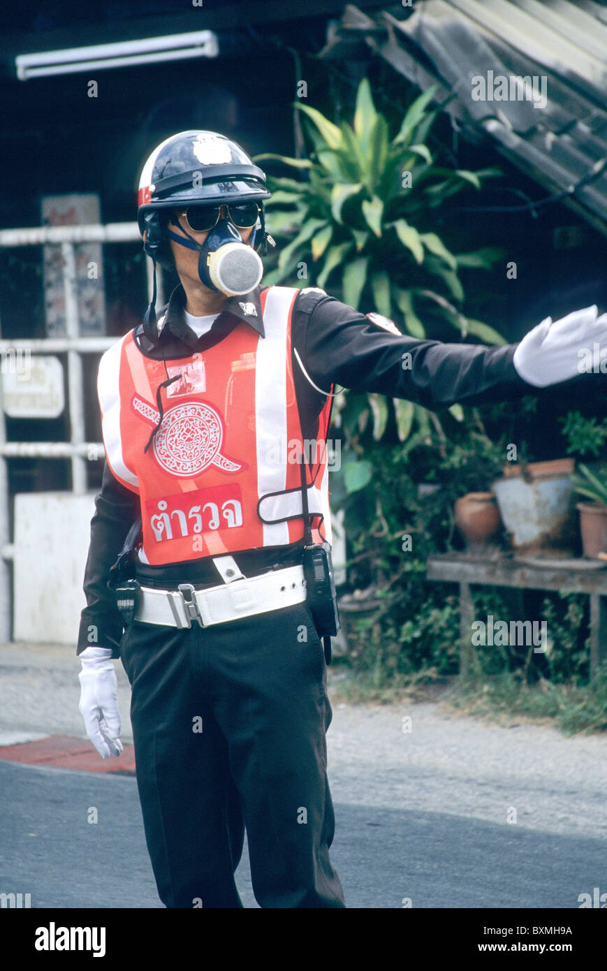 Officer, Atemschutzmaske tragen, Stockfoto
