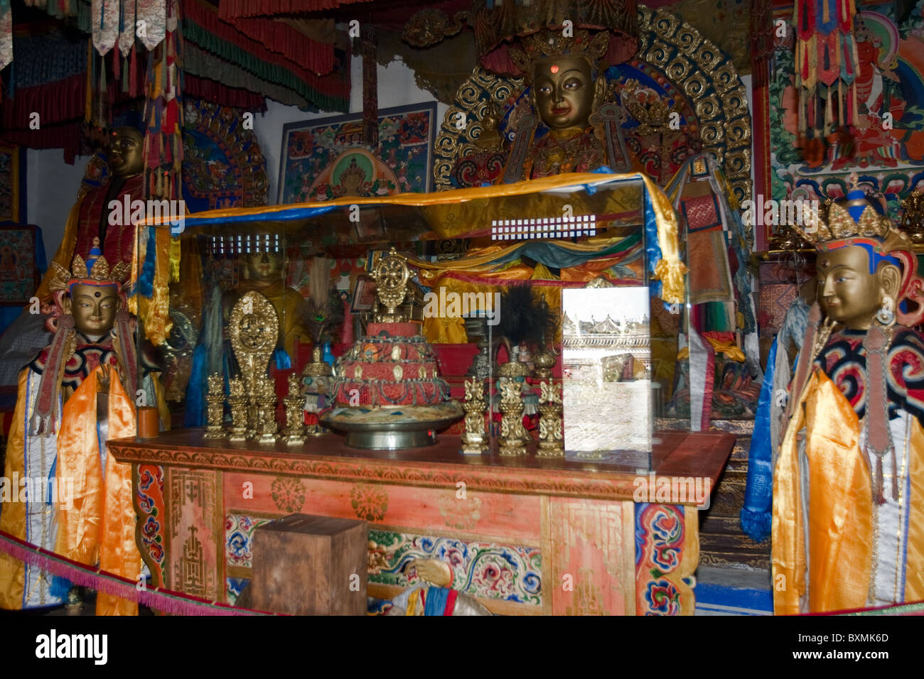 Erdene Zuu Khiid Rogachevo Village, Mongolei - Interieur Middle Temple mit Budda, Amitabha (L) Kuren psychische Krankheiten & Manal (R) Heilung körperlicher Krankheiten Stockfoto