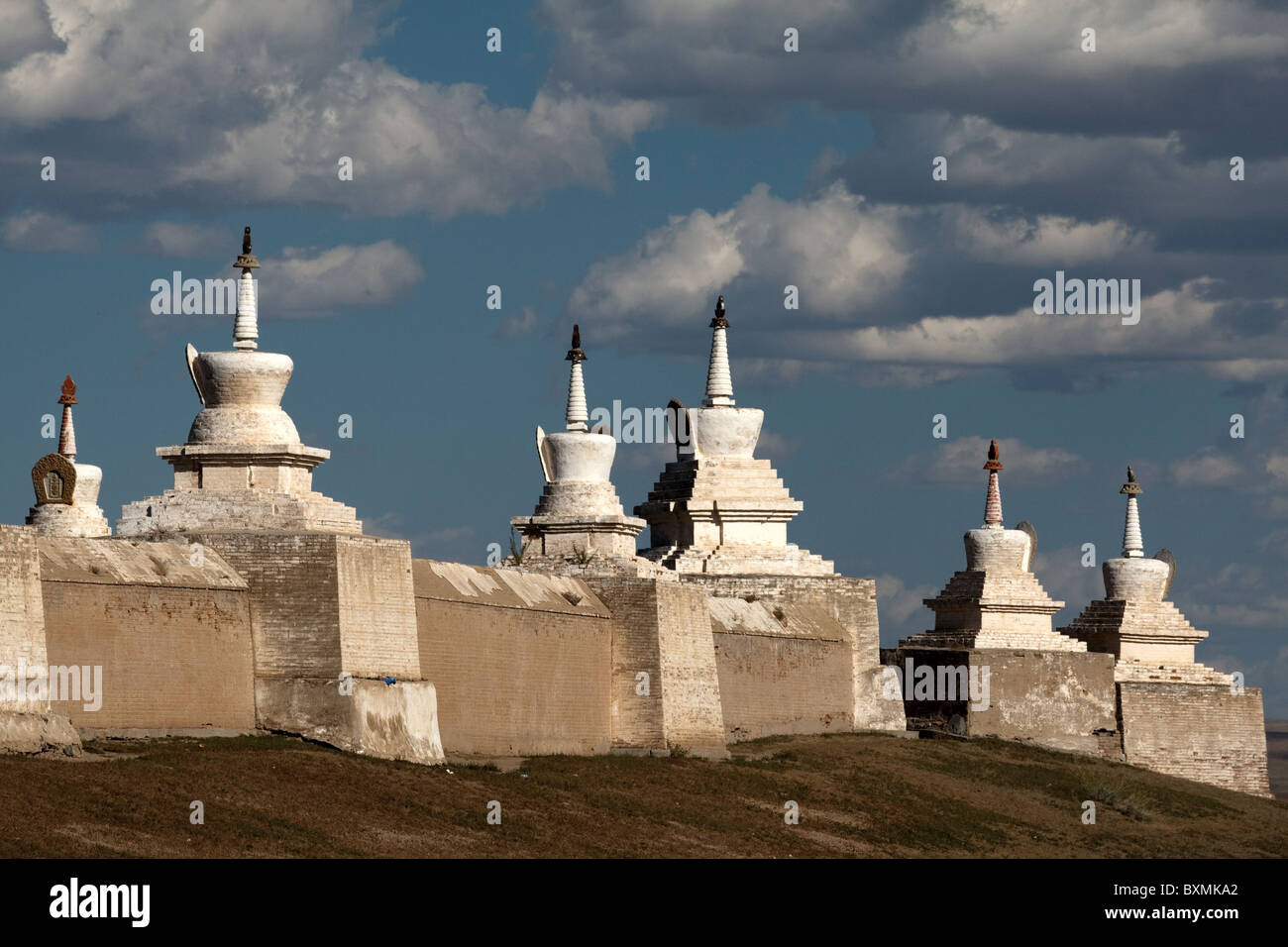 Erdene Zuu Khiid Rogachevo Village, Mongolei - Außenwände stupas Stockfoto