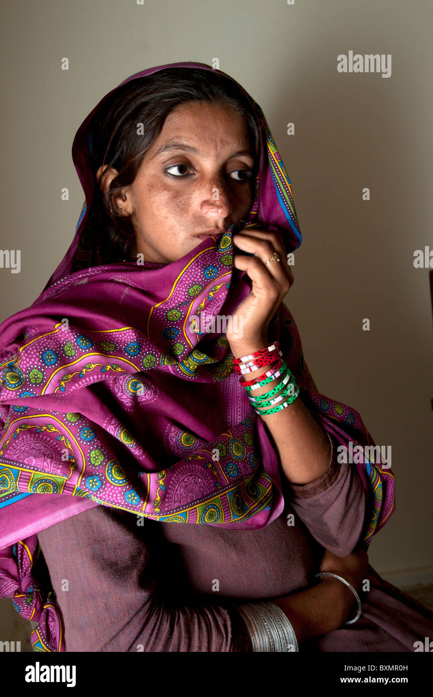 Pakistan nach der Flut. Hameeda Maqsi sie hat zwei Kinder und ist Malaria leiden. Stockfoto