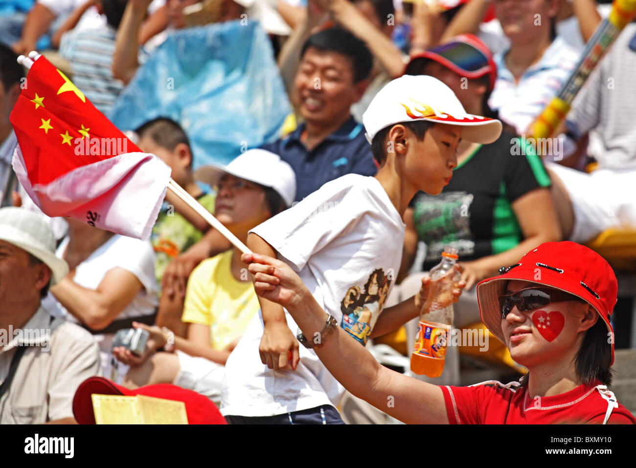 Chinesische Zuschauer beim Beach Volleyball Finale, Peking, China Stockfoto