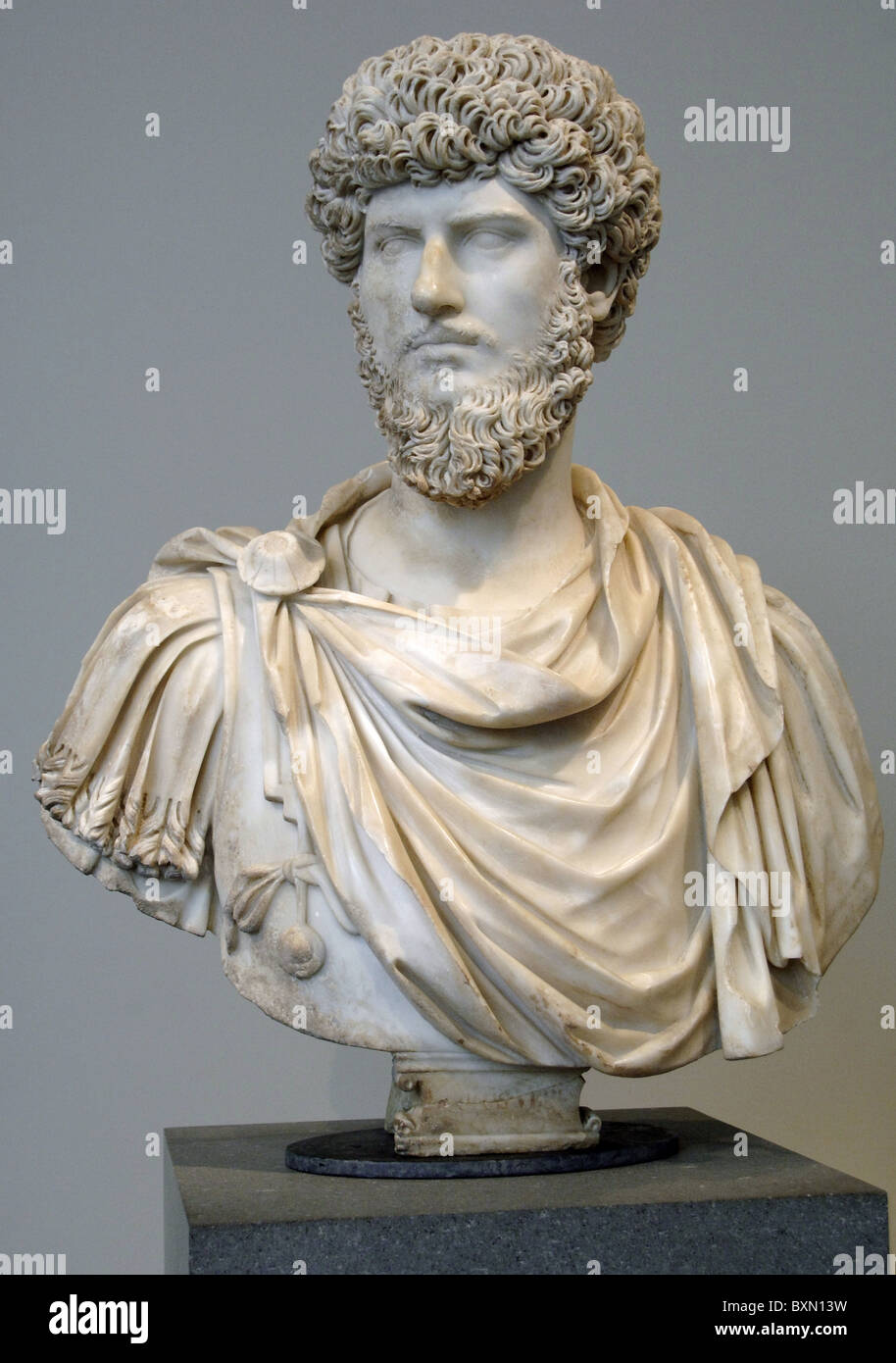 Lucius Verus Augustus. (130-169). römischer Kaiser (161-169). Römische Marmorbüste. Antonine Periode. Stockfoto