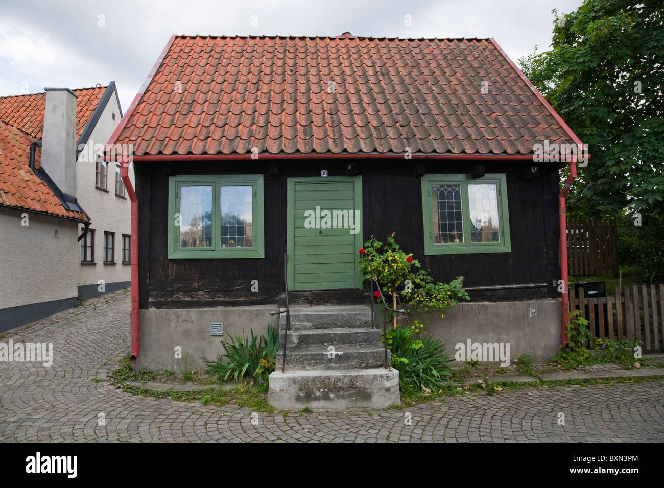 Kleines altes Haus in der UNESCO-Welterbe Stadt Visby, Gotland, Schweden. Stockfoto