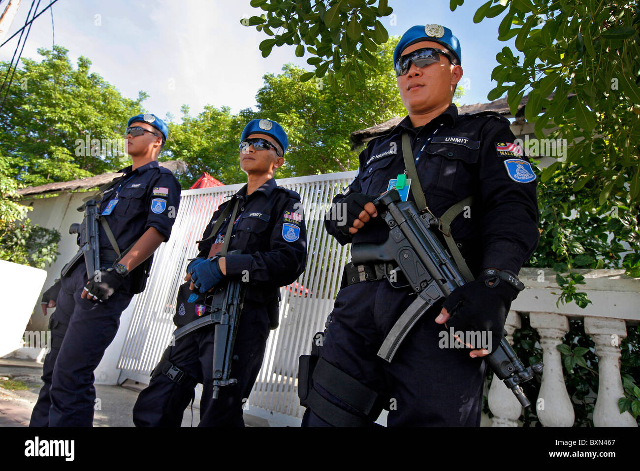 UN multinationalen Friedenstruppen aus Malaysia bewacht das Tor der Staats-und Regierungschefs nach Hause. Dili, Timor-Leste (Osttimor) Stockfoto