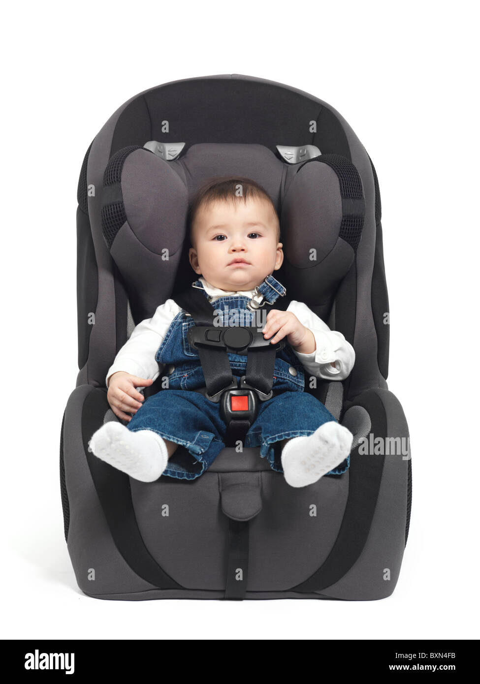 Sieben Monate altes Baby-sitter in eine Sitzerhöhung isoliert auf weißem Hintergrund Stockfoto