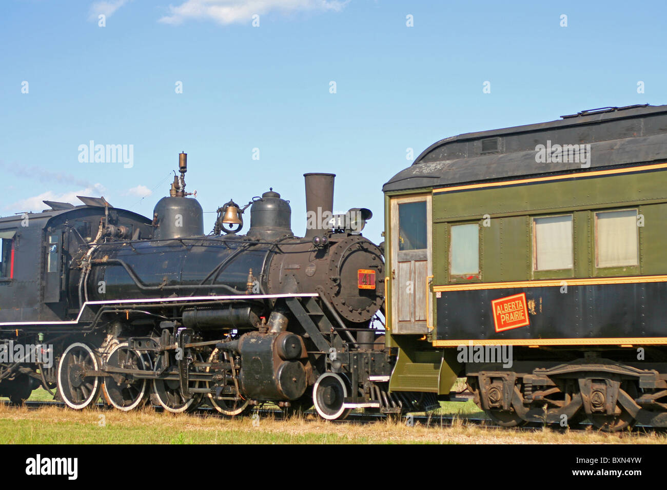 Dampf Lok Zug und PKW Stockfoto