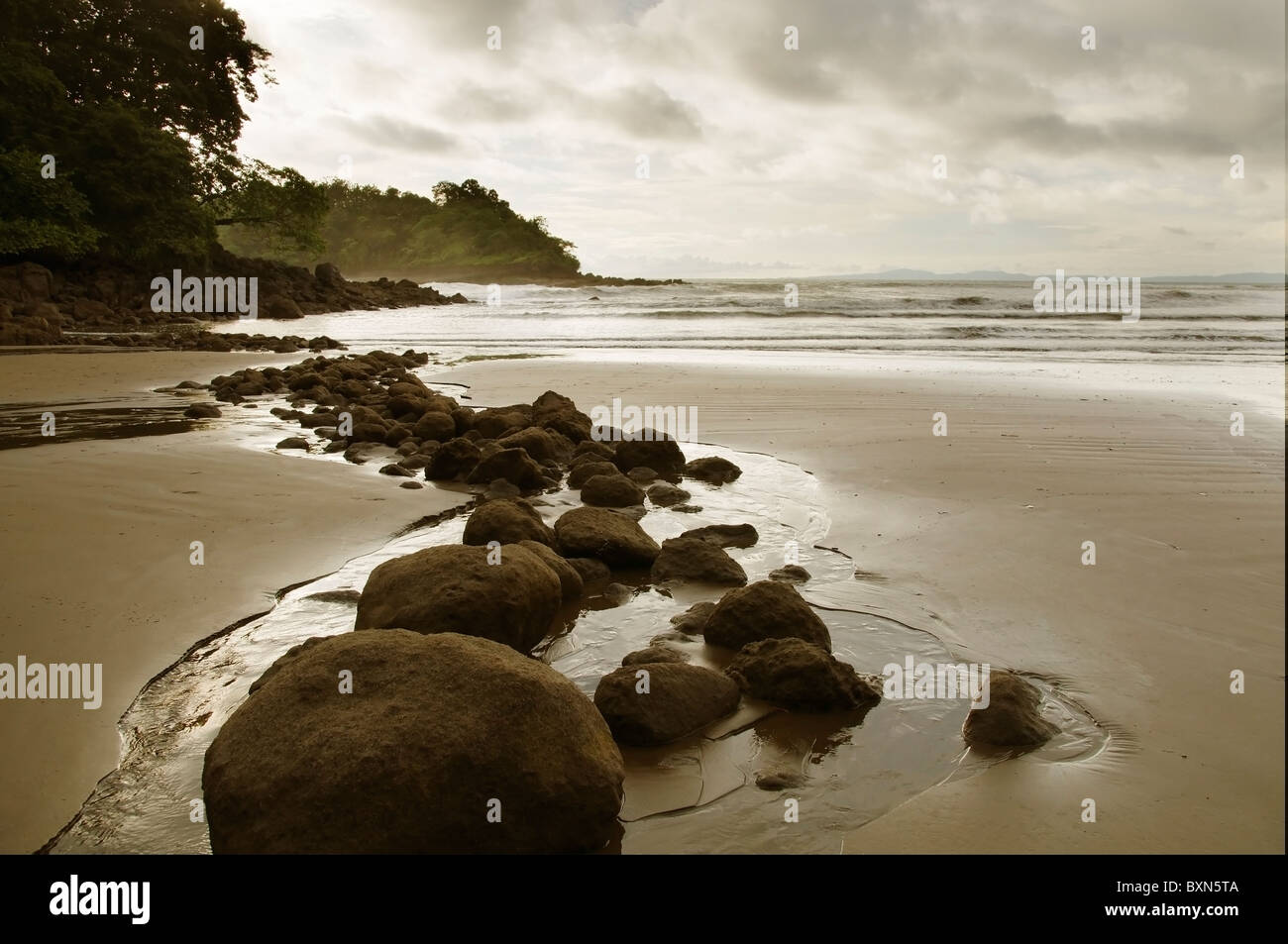 Unberührte Pazifik Küste am westlichen Ufer der Halbinsel Azuero entlang Veraguas Provinz Panamas. Stockfoto