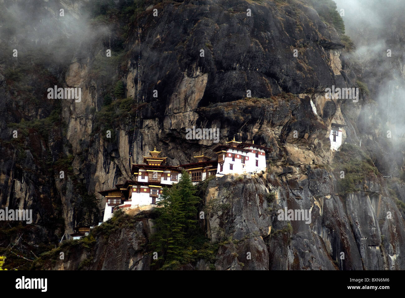 Tiger Nest oder Taktsang, befindet sich ein buddhistisches Kloster spektakulär hoch auf einer Klippe in Bhutan Stockfoto