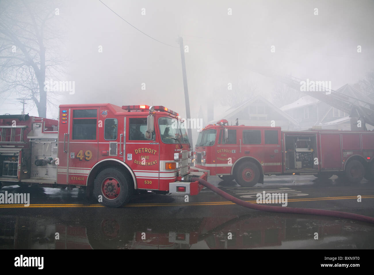 Detroit-Feuerwehrfahrzeuge im Szene Feuer Detroit Michigan USA Stockfoto