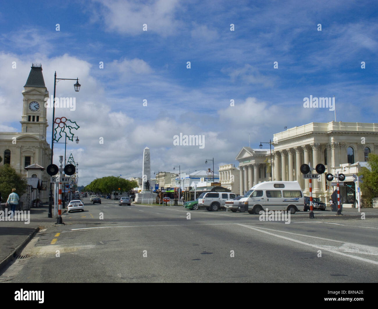 Die Hauptstraße von Oamaru hat eine geräumige, altmodische Atmosphäre Stockfoto