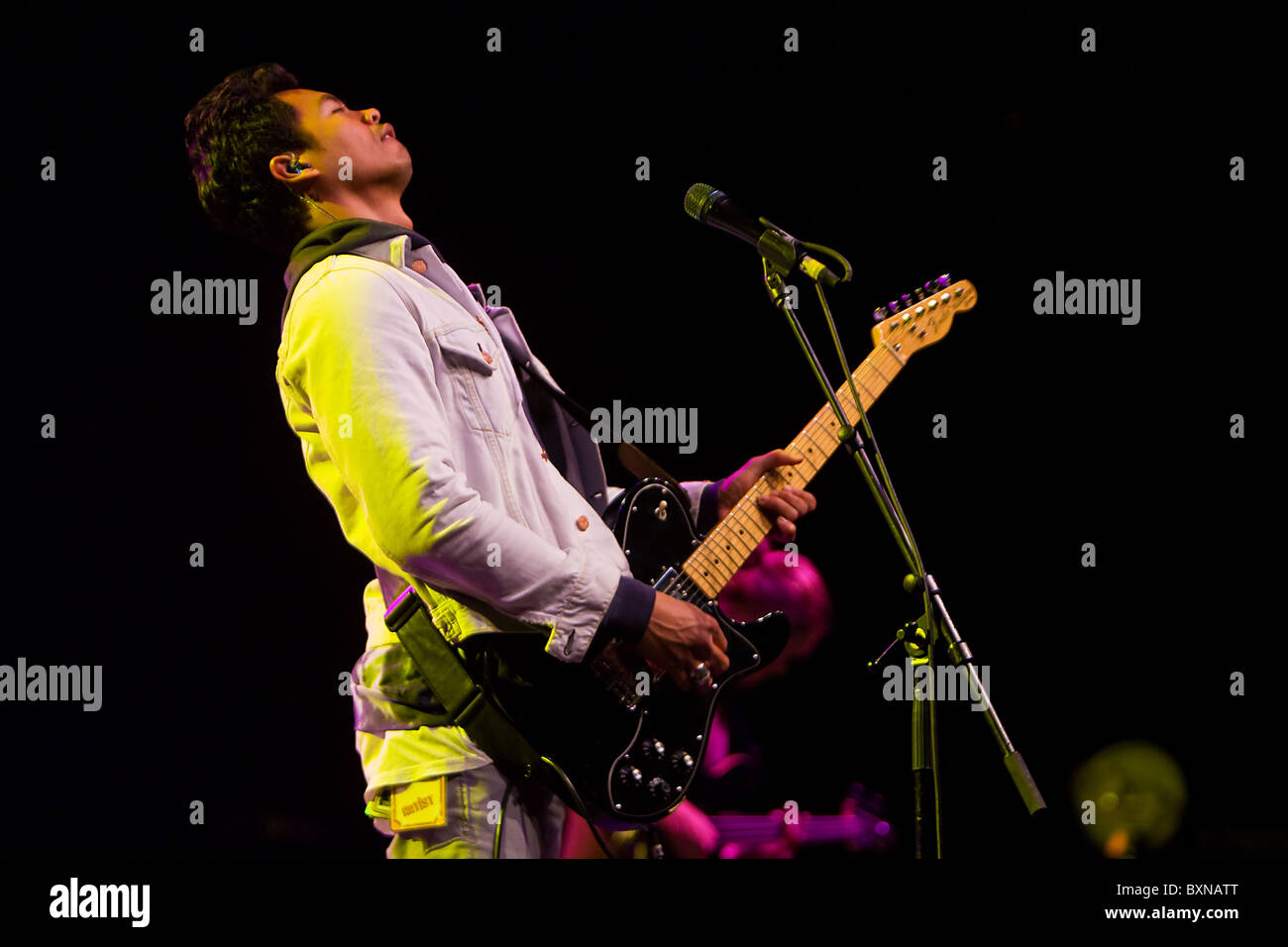 Alternative-Rock-Band der Temper Trap-die live im Konzert Stockfoto