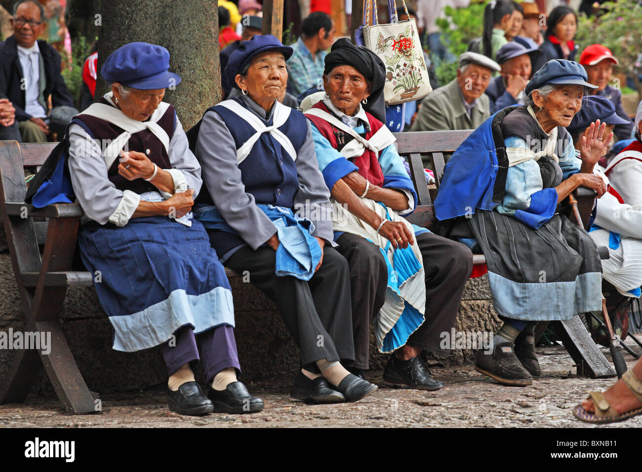 Frauen der Naxi in Lijiang, Provinz Yunnan, China Stockfoto