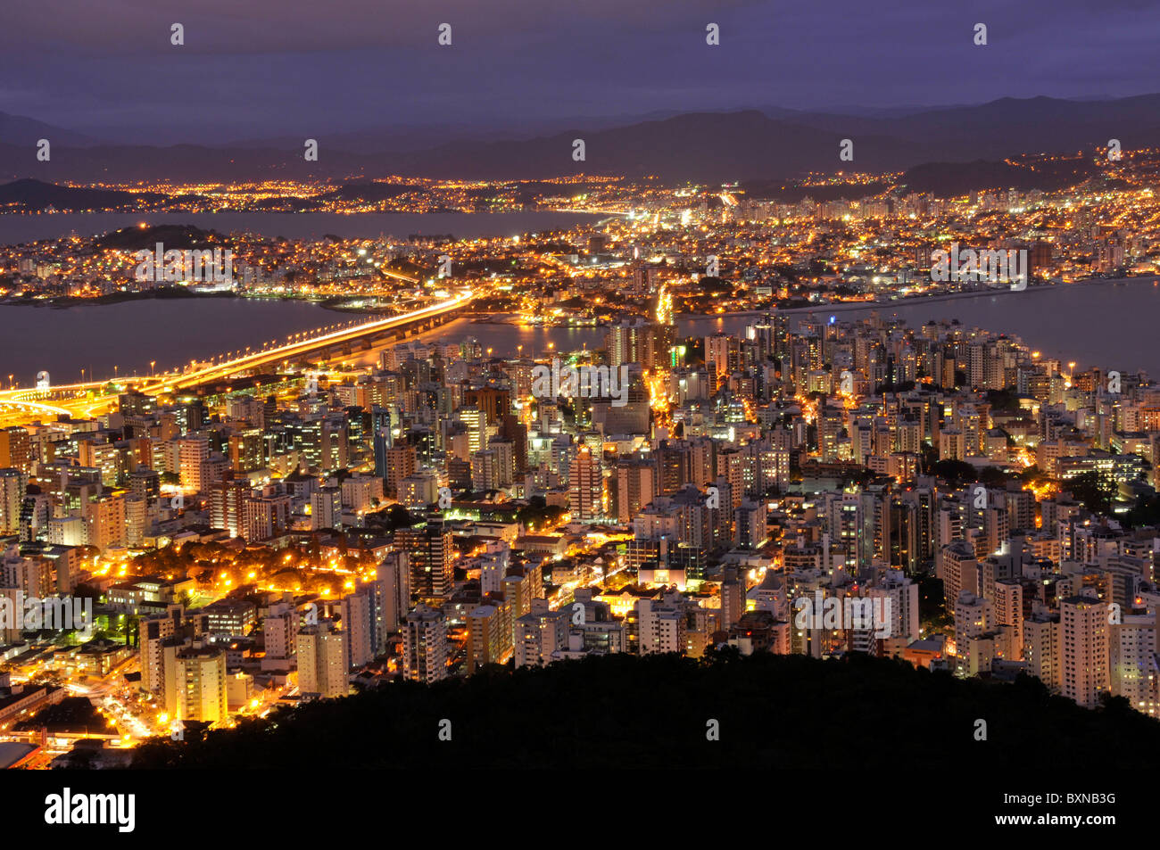 Verbindung zwischen Florianopolis Insel und Festland, Nacht, Santa Catarina, Brasilien Stockfoto