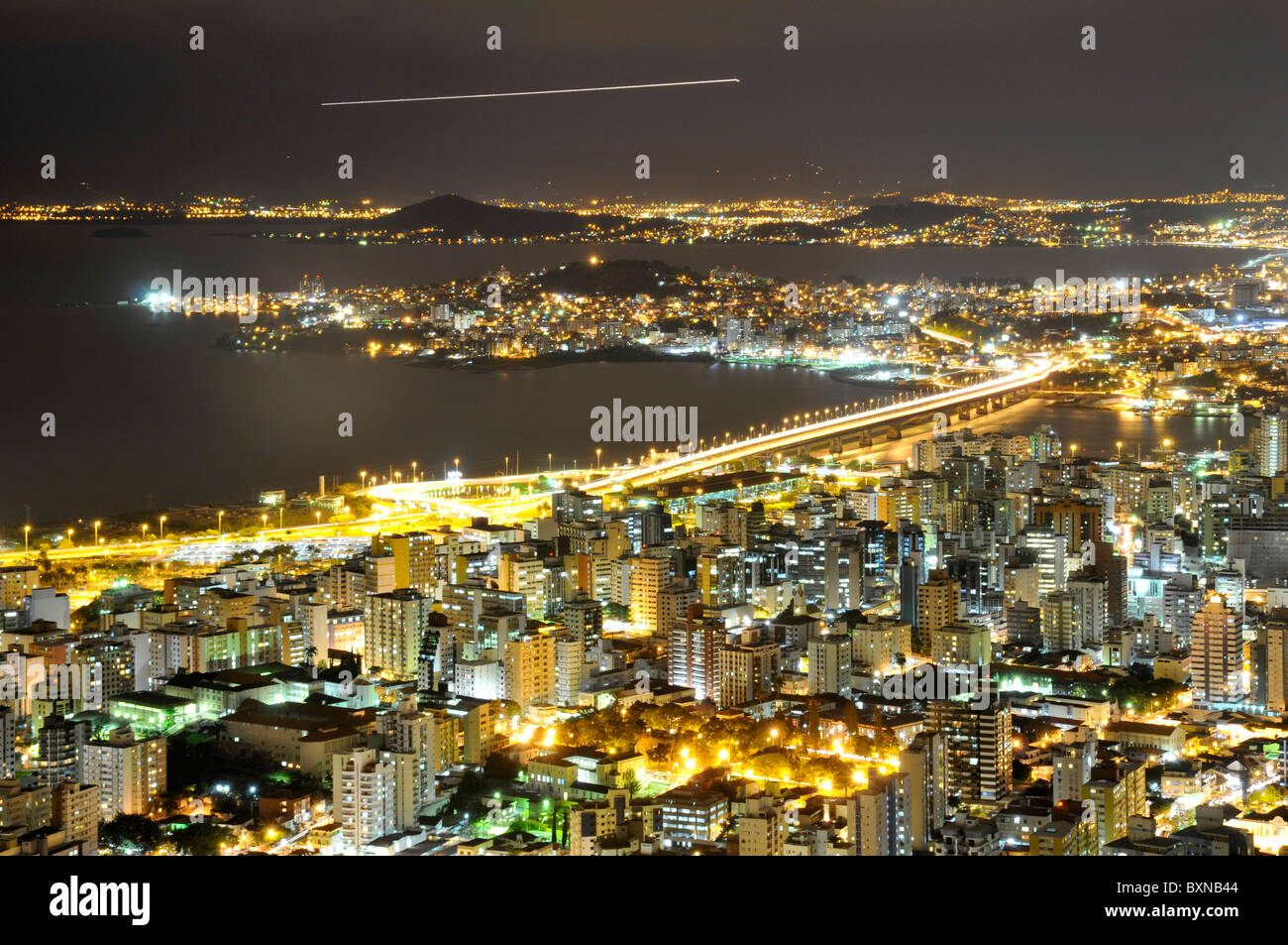 Verbindung zwischen Florianopolis Insel und Festland, Nachtansicht, Santa Catarina, Brasilien Stockfoto