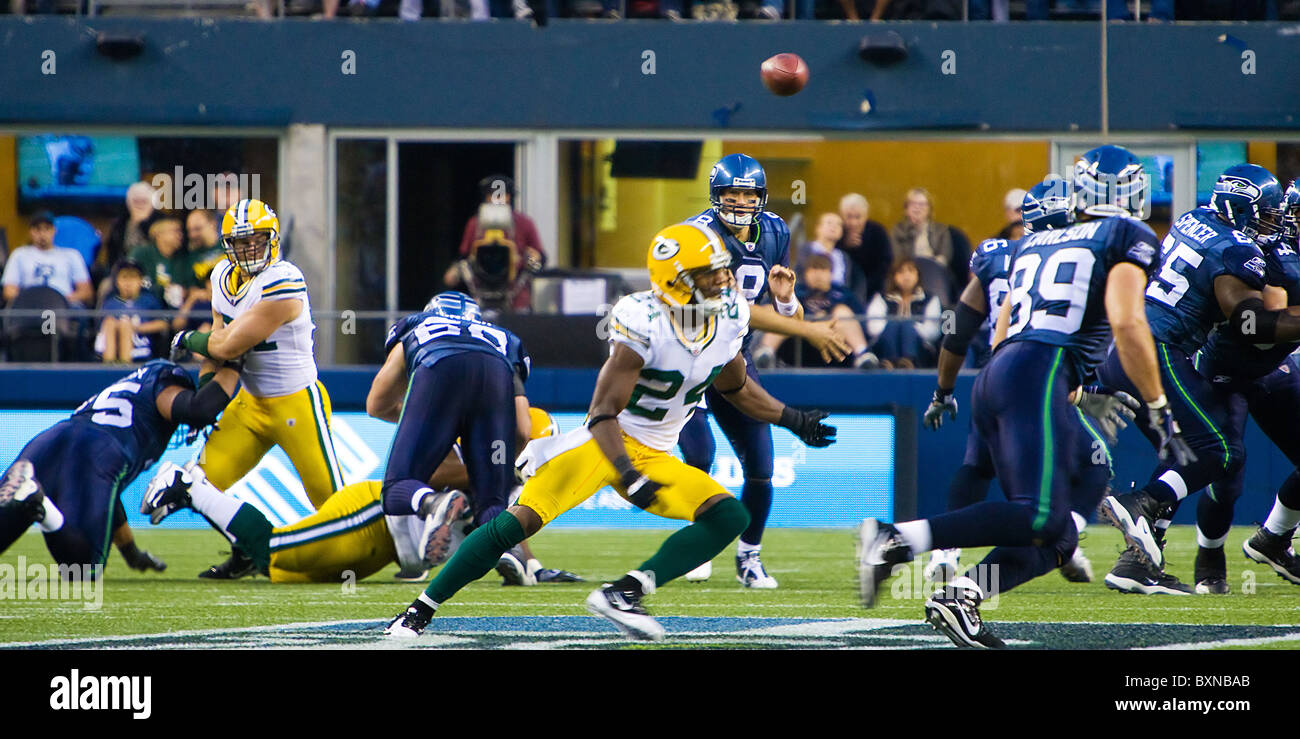 Seattle Seahawks Quarterback Matt Hasselbeck werfen einen Fußball in einem Spiel gegen die Green Bay Packers Stockfoto