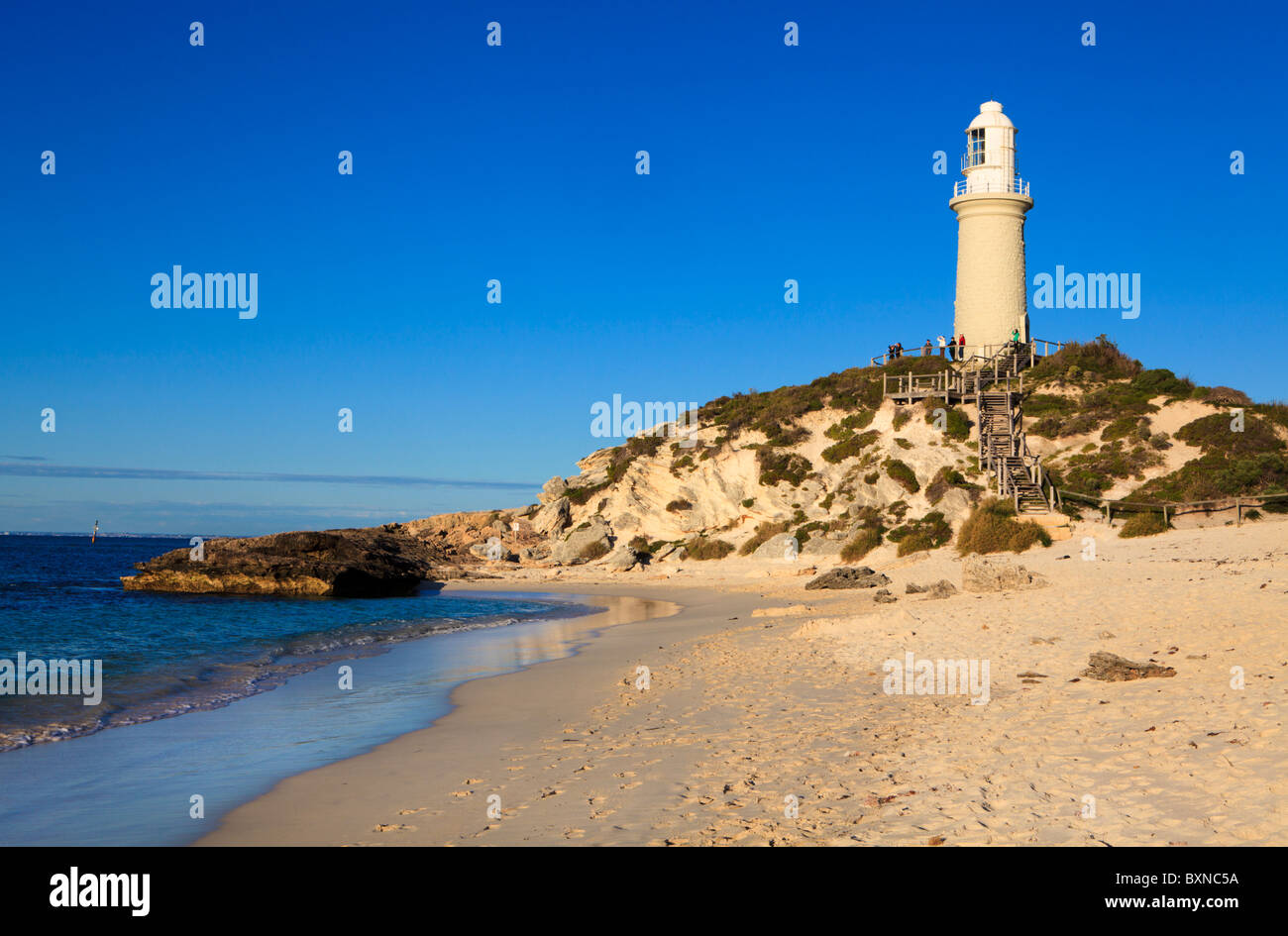 Pinky Strand und Bathurst Leuchtturm auf Rottnest Island Stockfoto