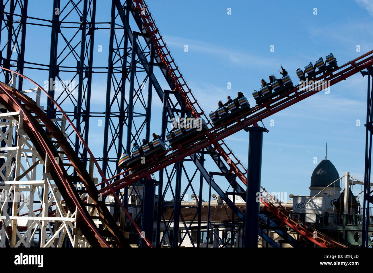 Die Pepsi Max Big One Achterbahn in Blackpool Pleasure Beach (Messegelände), England. Stockfoto