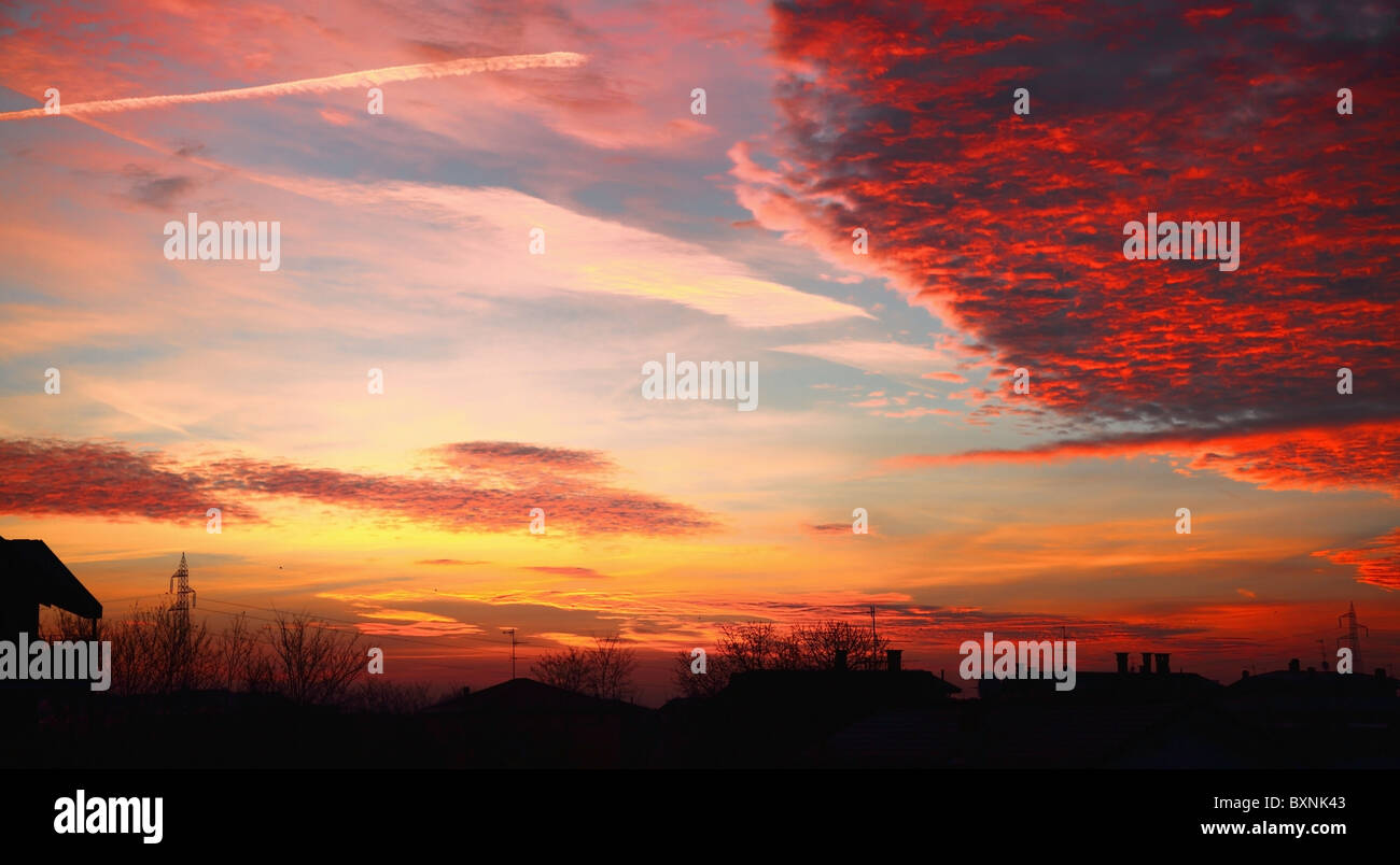 schöne Aussicht auf Winter Sonnenuntergang in Italien Stockfoto