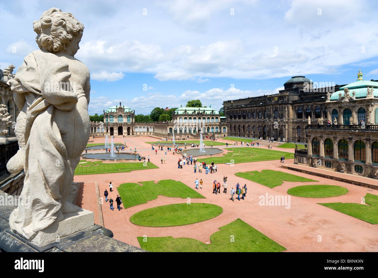 Deutschland Sachsen Dresden Innenhof und Bildergalerie der restaurierte