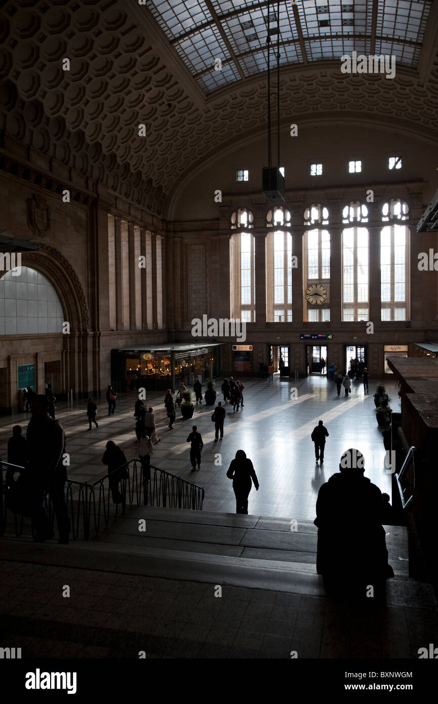 Hauptbahnhof-Bahnhof und Einkaufszentrum in Leipzig, Sachsen, Deutschland, Europa Stockfoto