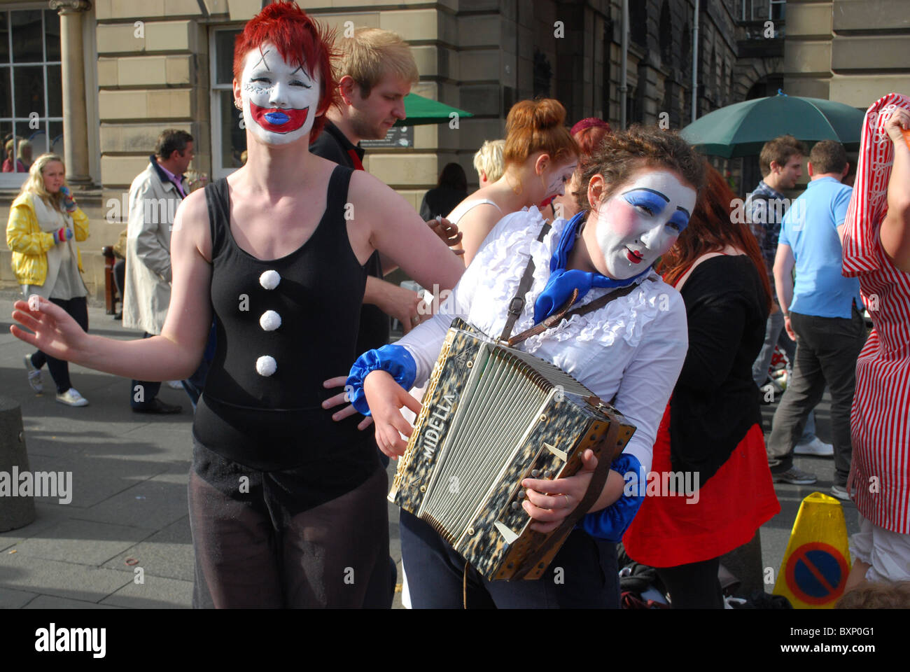 Edinburgh Fringe Festival. Straßenunterhaltung. Stockfoto