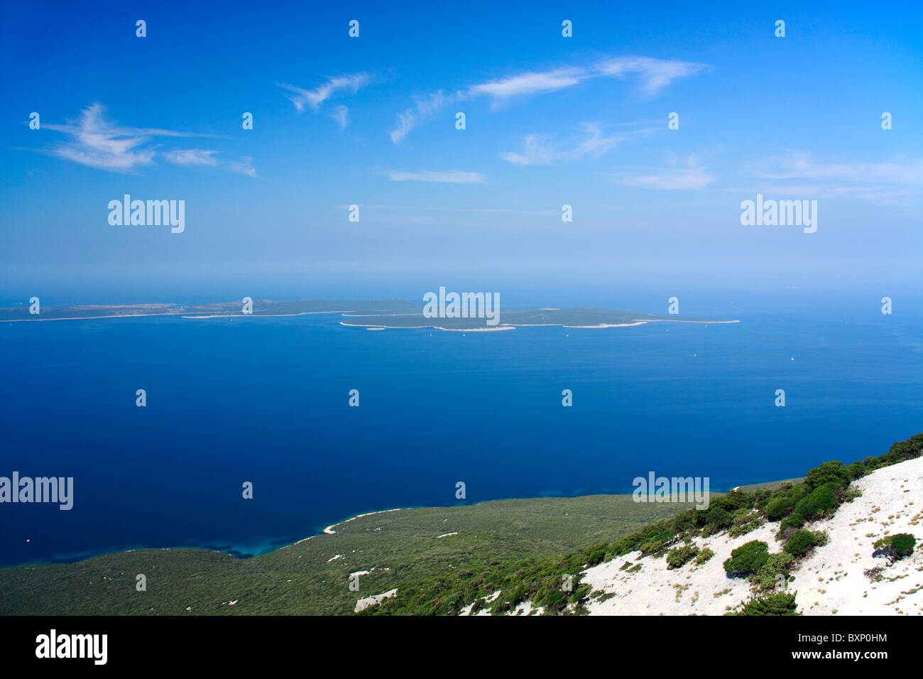Unije Insel gesehen von Osorscica Berg auf der Insel Losinj, Kroatien Stockfoto