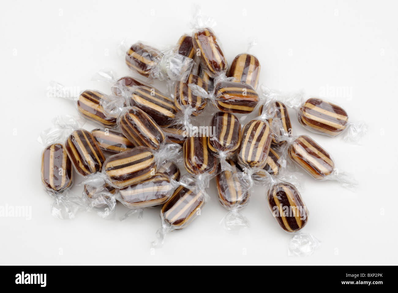 Haufen von klaren Zellophan eingewickelt Minze Humbug Süßigkeiten Stockfoto