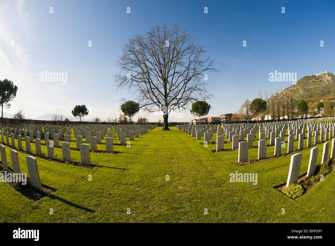 Fisheye-Objektiven Blick auf Soldatenfriedhof Cassino, WW II (1939-1945) britischen Alliierten Soldatenfriedhof. Stockfoto